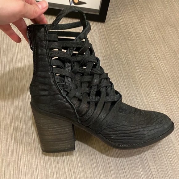 Free People Carrera distressed Leather booties with braids Black color size 9.5 - Picture 6 of 12